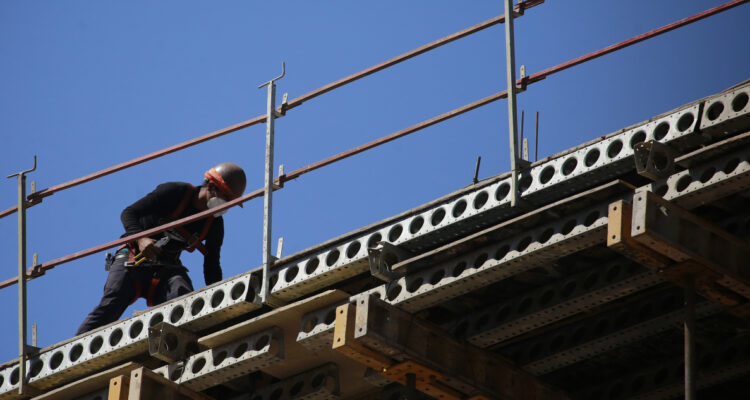 Familia recibirá $14 millones de indemnización por maestro que cayó 13 metros en obra de construcción