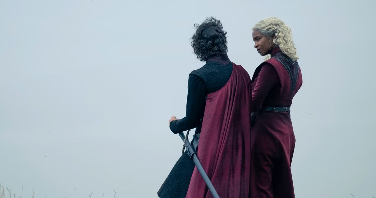 En plena temporada de Casa del Dragón, Jacaerys “Jace” Velaryon y Baela Targaryen toman protagonismo destacando su relación cercana y sana.