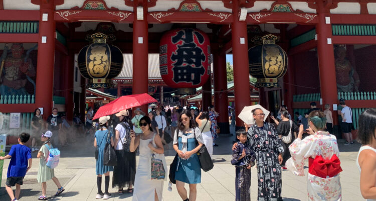 La “turismofobia” en Japón: el país está cansado y le “pegará” a los viajeros donde más les duele
