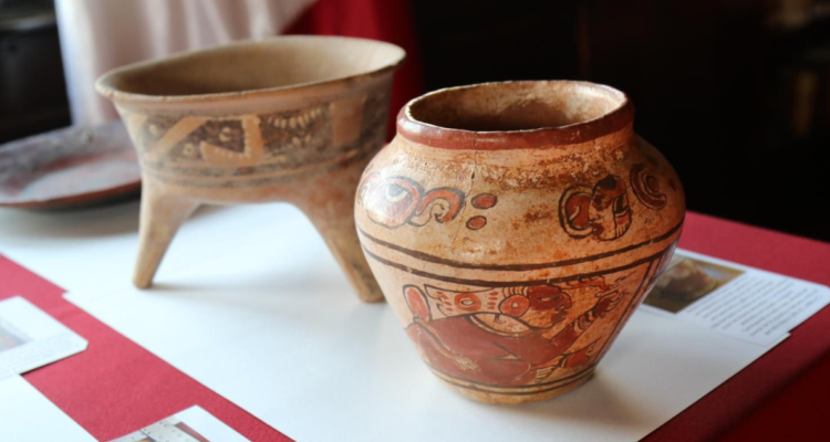 Mujer compró un jarrón en tienda de EE.UU sin saber que era una antigua reliquia maya de 1.200 años