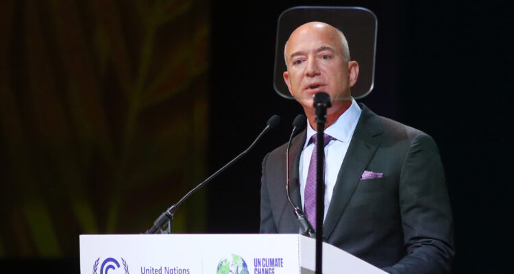 Jeff Bezos planea vender 5 mil millones de dólares en acciones de Amazon