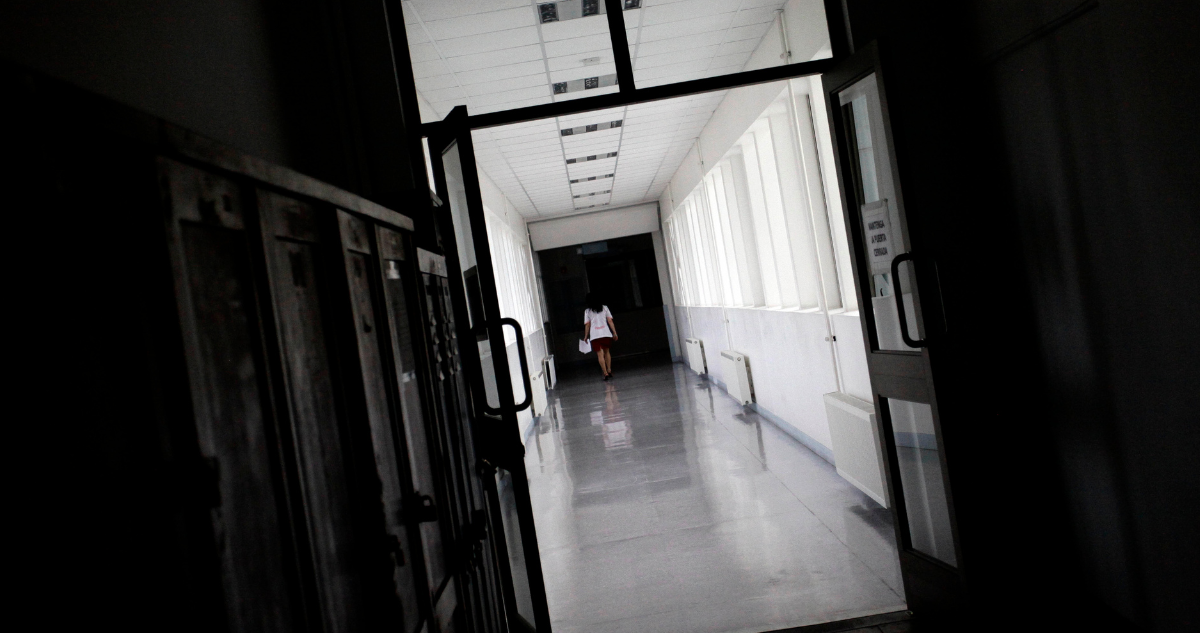 Interior de hospital por lista de atención médica en La Araucanía