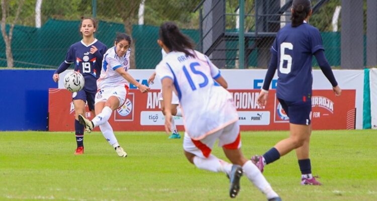 La Roja femenina aplastó a Paraguay en Asunción.