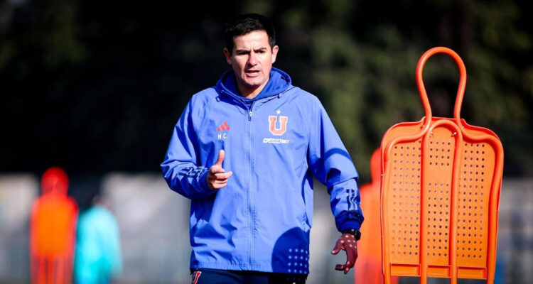 La U femenina anunció la renuncia del DT Nilson Concha.