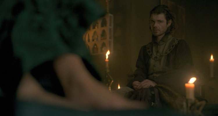 El actor Matthew Needham, conocido por interpretar a Larys Strong en Casa del Dragón, conversó con BioBioChile sobre su personaje.