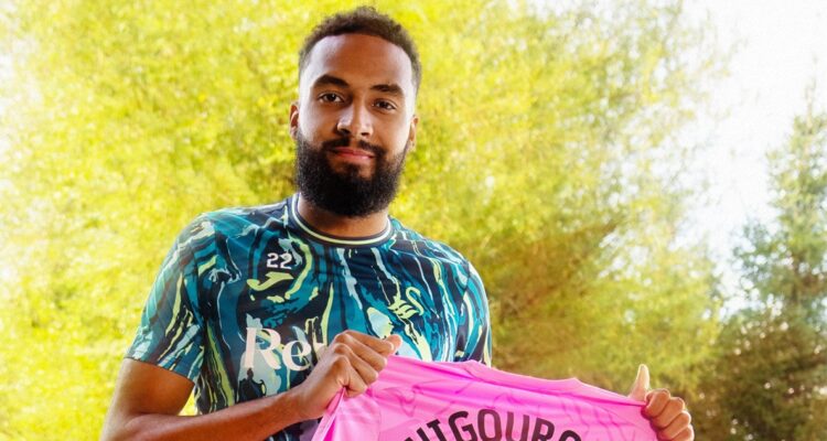 Lawrence Vigouroux es nuevo arquero del Swansea galés.
