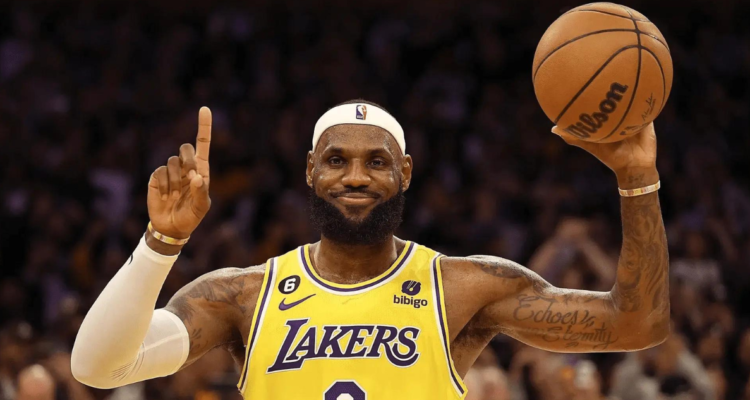 LeBron James extiende su vínculo con Lakers hasta los 41 años.