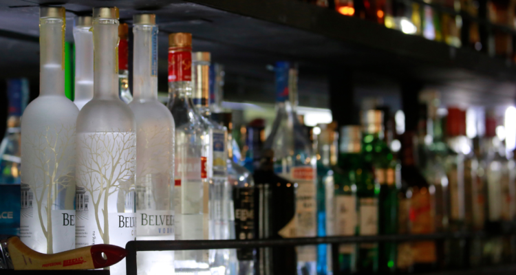 Así son los nuevos sellos y prohibiciones en comercio y publicidad de alcoholes por ley de etiquetados