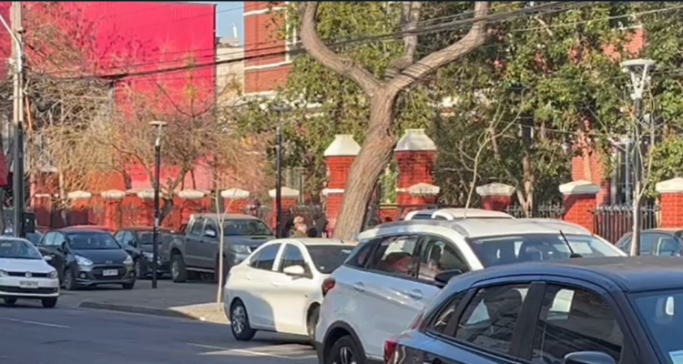 Investigan robo de artículos computacionales que afectó al Liceo Barros Borgoño