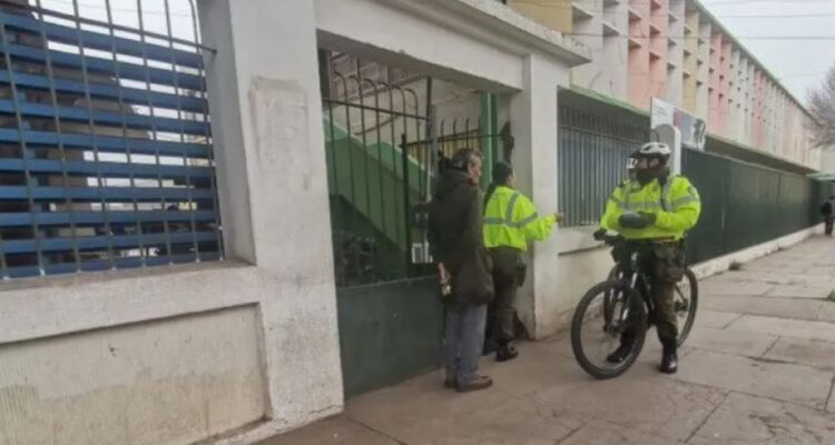Alumno golpeó con una pistola en la cabeza a compañero en liceo de Ovalle y se mantiene prófugo