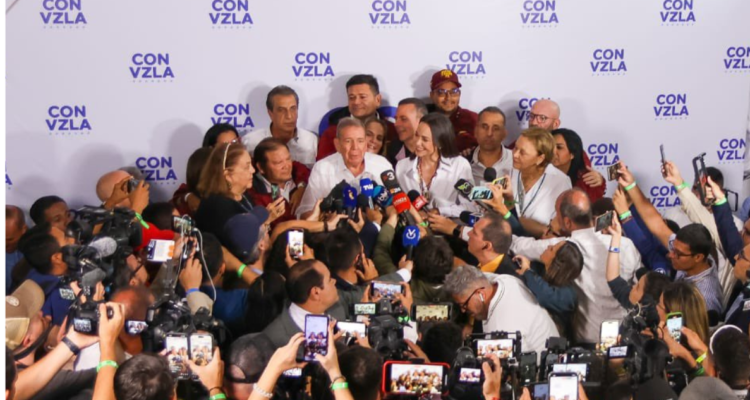 Venezuela: Machado y candidato opositor González Urrutia piden a la ciudadanía vigilar conteo de votos