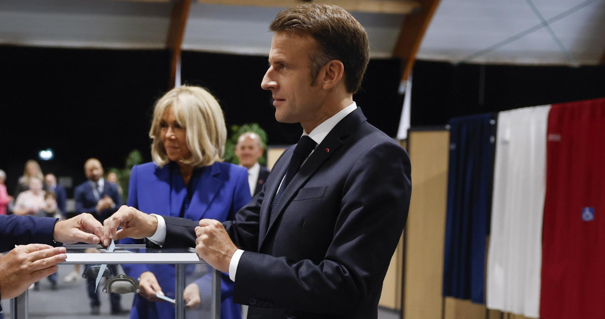 Macron vota en elecciones de Francia