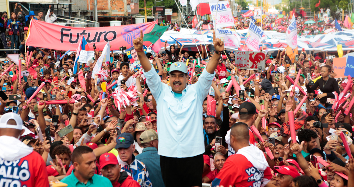 Maduro pide “tomar manzanilla” a quienes se asustaron por su advertencia de “baño de sangre” si pierde