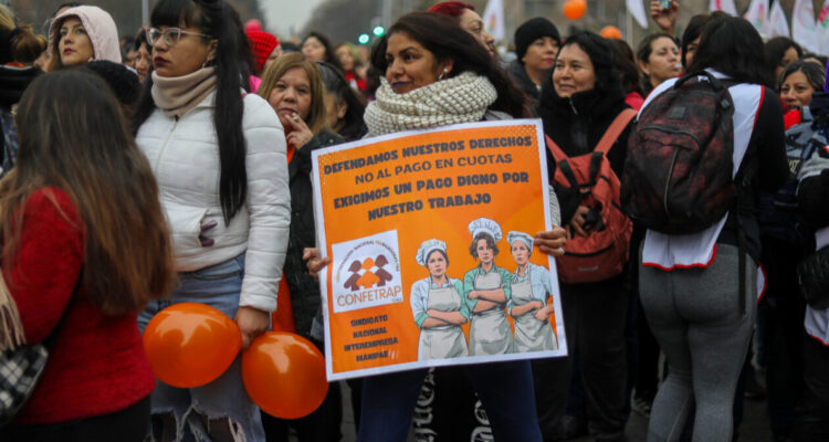 Termina paro nacional de manipuladoras de alimentos tras acuerdo con Junaeb