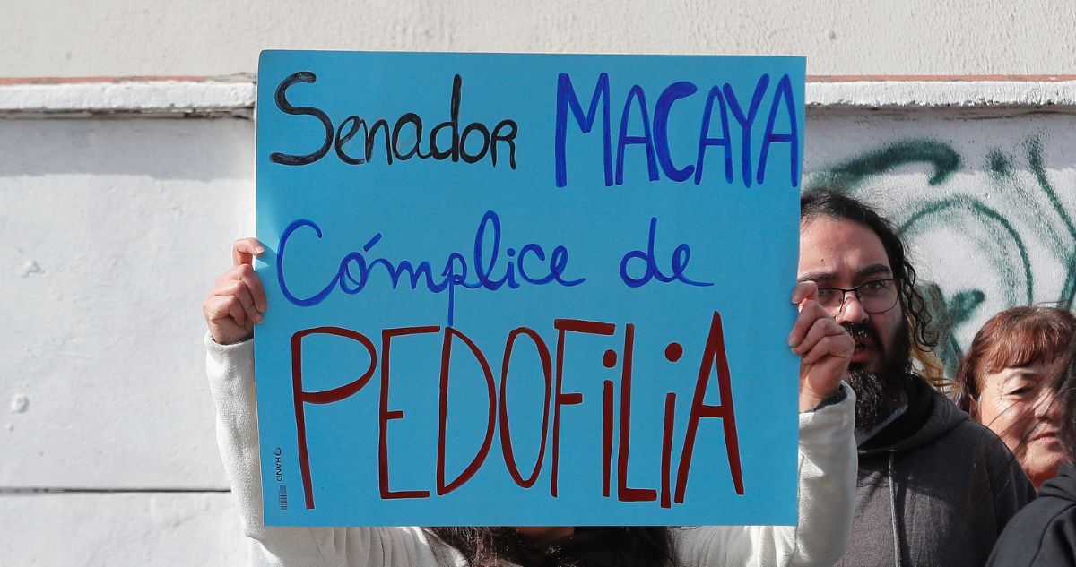 Manifestantes llegan al TOP de San Fernando previo a la lectura de sentencia de Eduardo Macaya