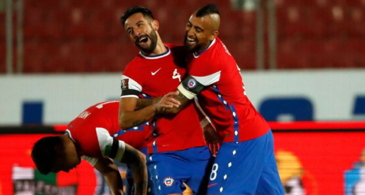 Mauricio Isla se deja seducir por Colo Colo para jugar con Arturo Vidal.