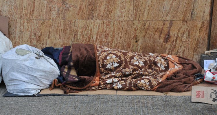 Persona en situación de calle por recurso presentado contra el Mideso por código azul