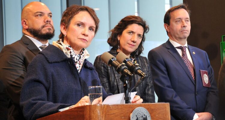 Tohá por Villa Francia: pide poner atención en “por qué una radio comunitaria es usada como arsenal”