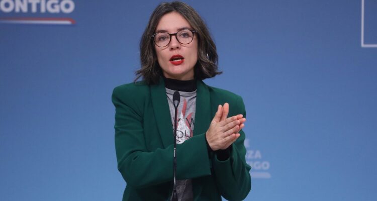 Vallejo por críticas tras viaje de Boric: “Es nuestra autoridad en territorio nacional o esté fuera”