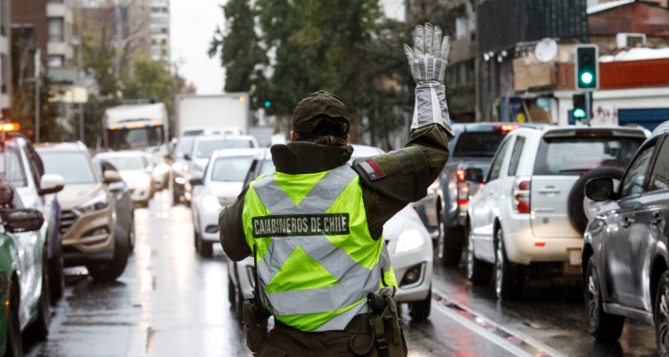 Las nuevas multas a las que te expones por poner luces a la patente de tu vehículo