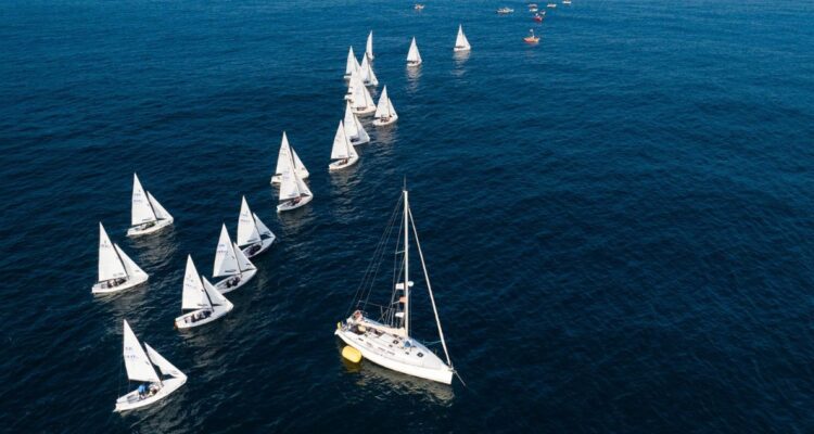 Mundial Juvenil de Veleros Lightning en Algarrobo: Chile es segundo y se ilusiona