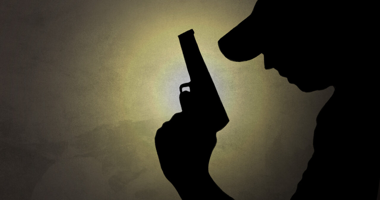 Ilustración de un hombre con un arma en las sombras. “No sabes con quién te estás metiendo”: las mentiras de un homicida colombiano atrapado por casualidad.