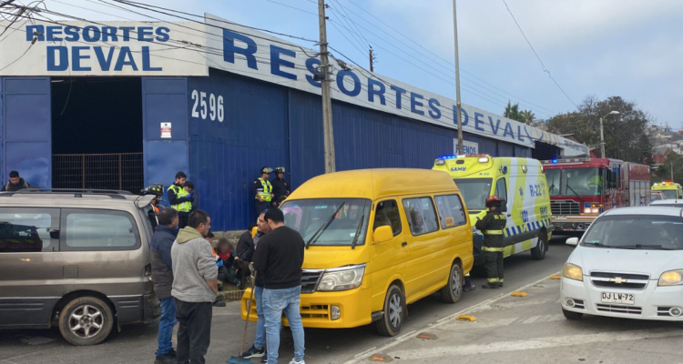 Colisión entre furgón escolar con 16 niños a bordo y otro móvil deja 8 lesionados en Viña del Mar