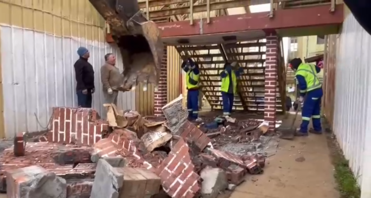 Derriban “mausoleo narco” en Talcahuano: fue construído tras fatal balacera entre bandas rivales