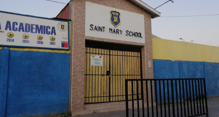 Acusan a director de colegio en La Calera de prohibir usar baño de mujeres a niña trans