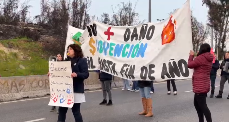 Comunidad de Colegio en El Olivar se manifiesta acusando poca ayuda del Gobierno ante posible cierre