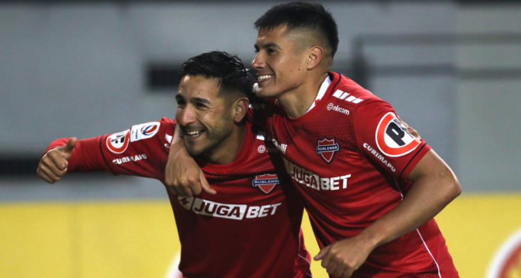 Ñublense le dio una paliza a Deportes Linares en Copa Chile.