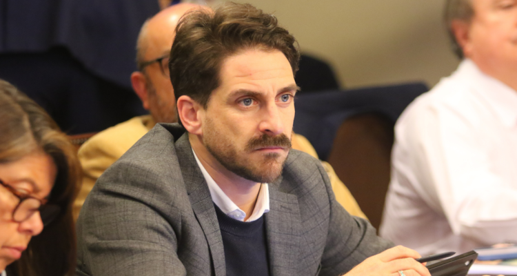 oposición critica a Winter