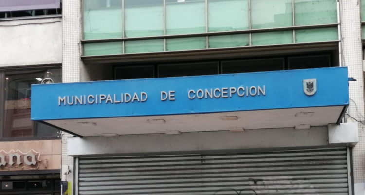 Frontis de municipio de Concepción por decisión de oposición por municipales