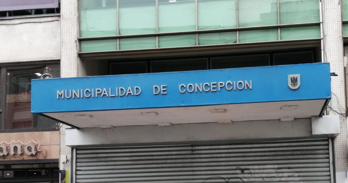 Frontis de municipio de Concepción por decisión de oposición por municipales
