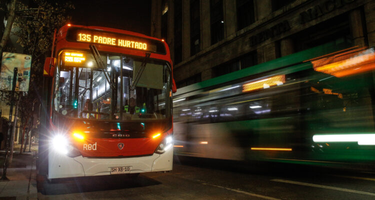 Baja donde quieras: cómo funcionarán las nuevas “paradas flexibles” del sistema RED en Santiago