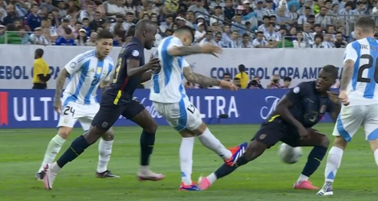 Otra vez el arbitraje da qué hablar en la Copa América 2024.