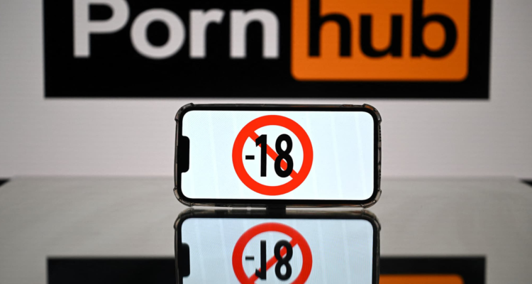 Más de 300 víctimas enfrentan a Pornhub en una batalla legal por lucrar con videos sin consentimiento, incluyendo violaciones y pedofilia-
