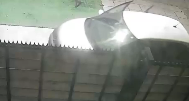 Delincuentes perpetran violento portonazo contra una mujer y su sobrina en Ñuñoa