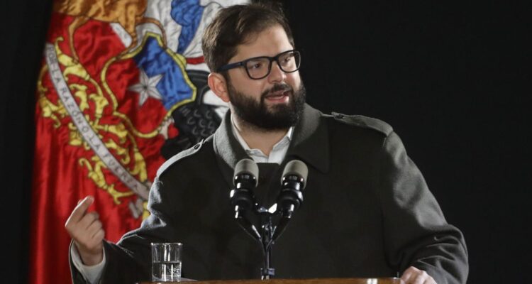 Presidente Boric responde a la UDI: descarta pedir renuncias y pide terminar con el “oportunismo”