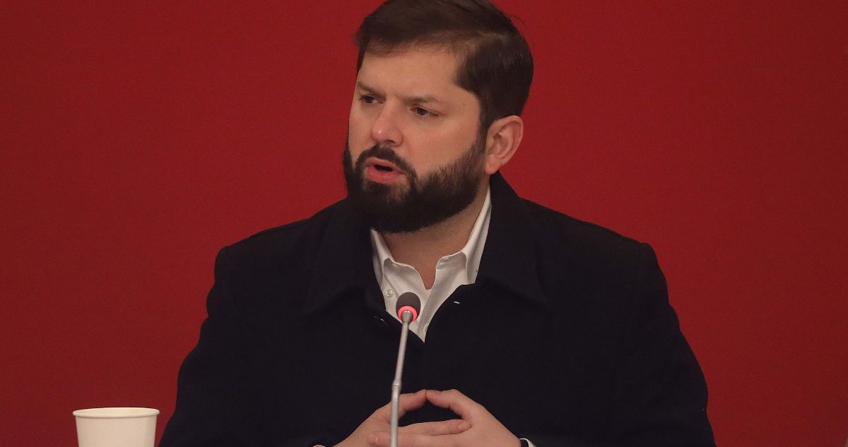 Presidente Boric defiende gestión de ministro Pardow en medio de críticas por alza en cuenta de luz