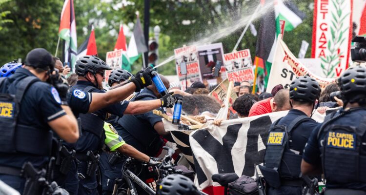 Al menos 200 detenidos en masivas protestas en el Capitolio en rechazo a la visita de Netanyahu a EEUU