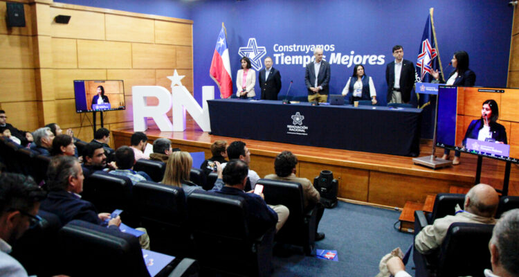 Renovación Nacional bajo tensión: renuncia de Cozzi revela fisuras internas