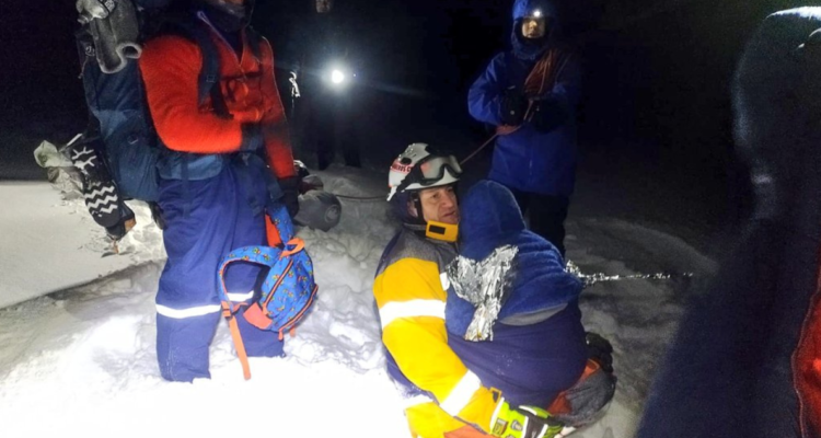 rescatan a familia desde volcán osorno