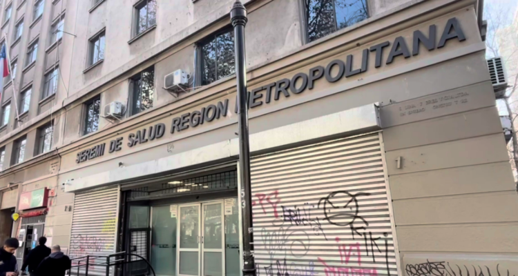 Delincuentes protagonizan robo al interior de la Seremi de Salud en Santiago