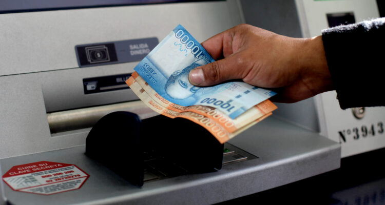 INE reporta estado de sueldos en Chile ante inflación: sector público entre áreas con mayor incidencia