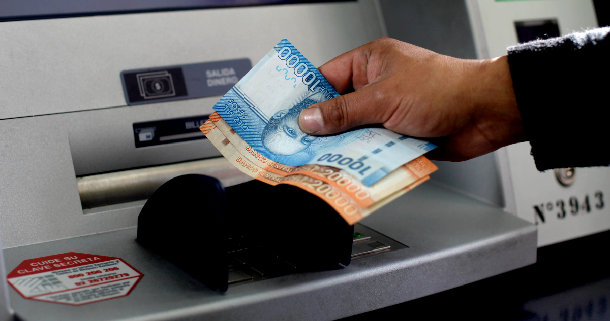 INE reporta estado de sueldos en Chile ante inflación: sector público entre áreas con mayor incidencia