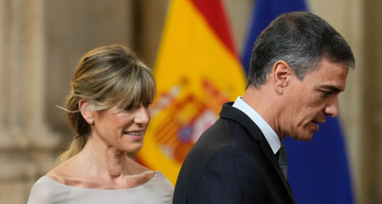 Citan a presidente Sánchez como testigo en investigación contra su esposa por corrupción