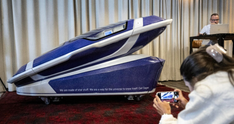 Cápsula de la muerte presentada en Suiza