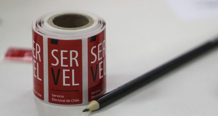 “El que tiene, mantiene”: las propuestas en el oficialismo para la elección de gobernadores regionales