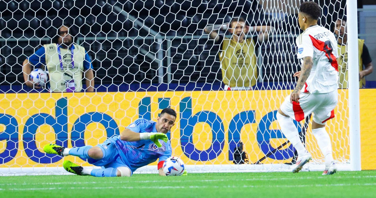 Claudio Bravo fue elegido el mejor arquero de la Copa América 2024.